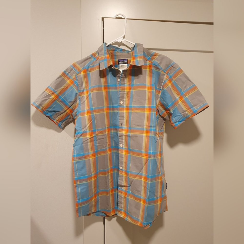 Patagonia Men's short-sleeve button down shirt - Size S, plaid